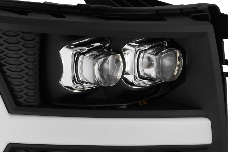 Комплект передних Led фар Chevrolet Silverado 1500/2500/3500 07-14 NOVA-Series AlphaRex 880209