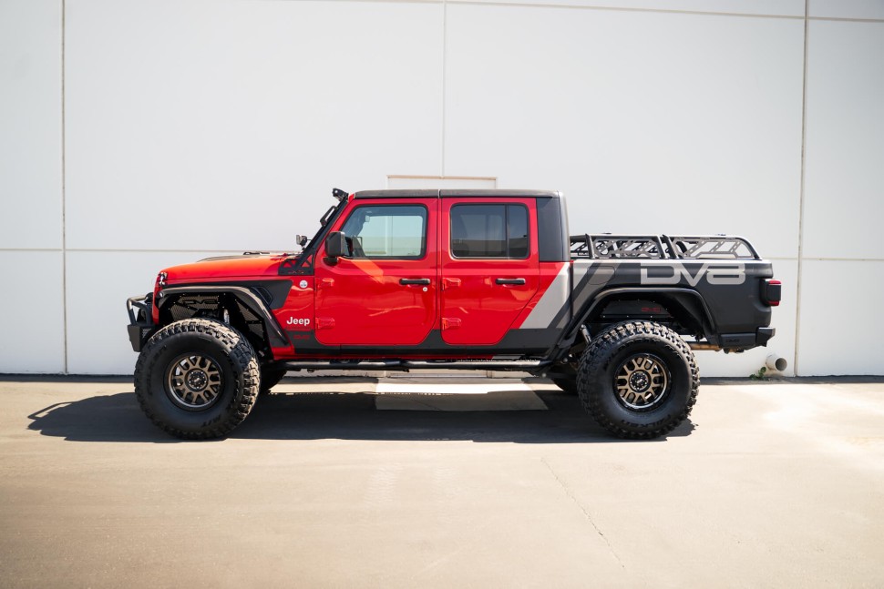 Боковые подножки Jeep Gladiator JT 20-25 OE Plus DV8 Offroad SRGL-08