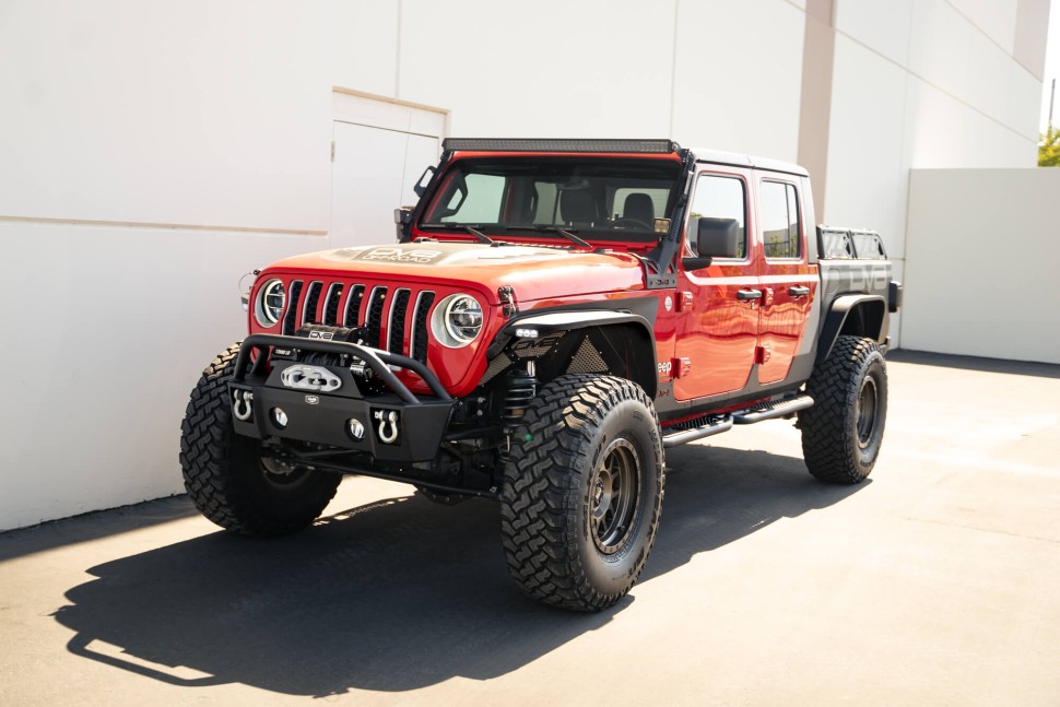 Боковые подножки Jeep Gladiator JT 20-25 OE Plus DV8 Offroad SRGL-08