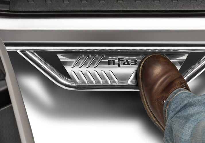 Боковые трубные пороги Ford F-250/F-350 99-16 Crew Cab Podium LG & SS N-FAB HPF99105CC-6-SS