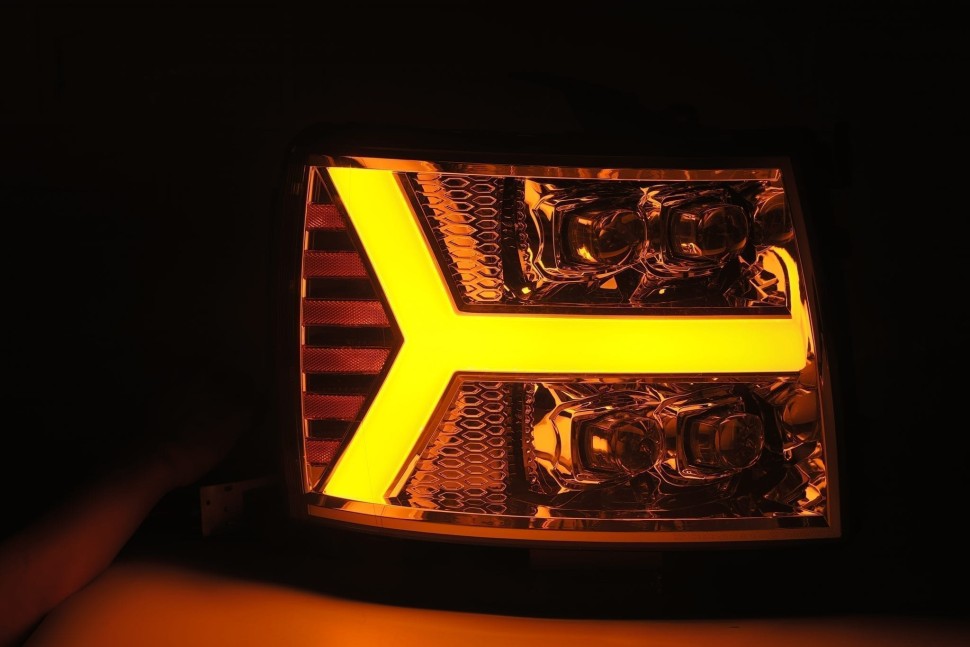 Комплект передних Led фар Chevrolet Silverado 1500/2500/3500 07-14 NOVA-Series AlphaRex 880207