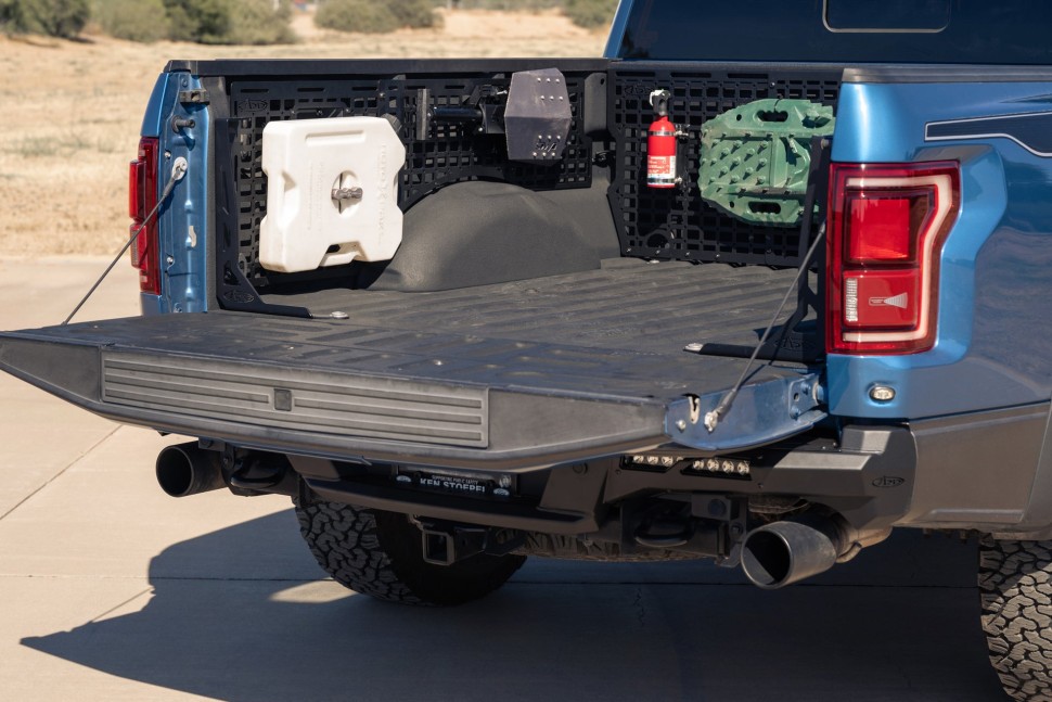 Molle панель водительская сторона Ford F-150 15-20 5'7" Addictive Desert Designs AC1101901NA-D