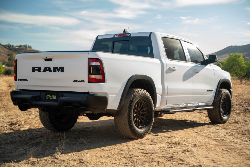 Бічні підніжки Dodge Ram 1500 19-24 Crew Cab OE Plus DV8 Offroad SRDR1-01