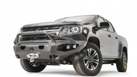 Передний бампер с центральной дугой Matrix Chevrolet Colorado 21-22 Fab Fours CC21-X5152-1