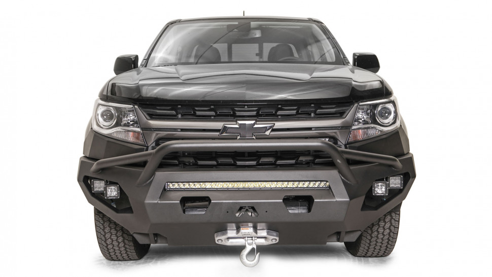 Передний бампер с центральной дугой Matrix Chevrolet Colorado 21-22 Fab Fours CC21-X5152-1