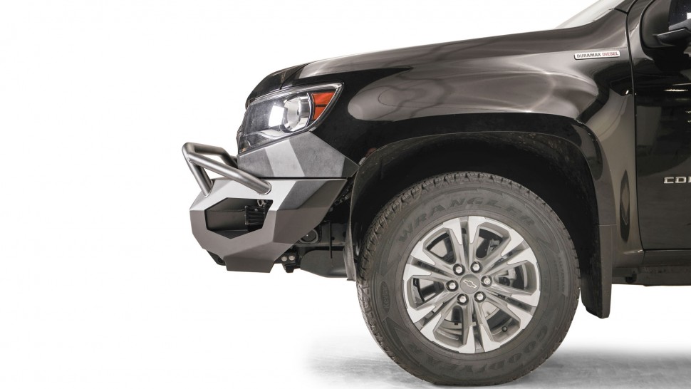 Передний бампер с центральной дугой Matrix Chevrolet Colorado 21-22 Fab Fours CC21-X5152-1