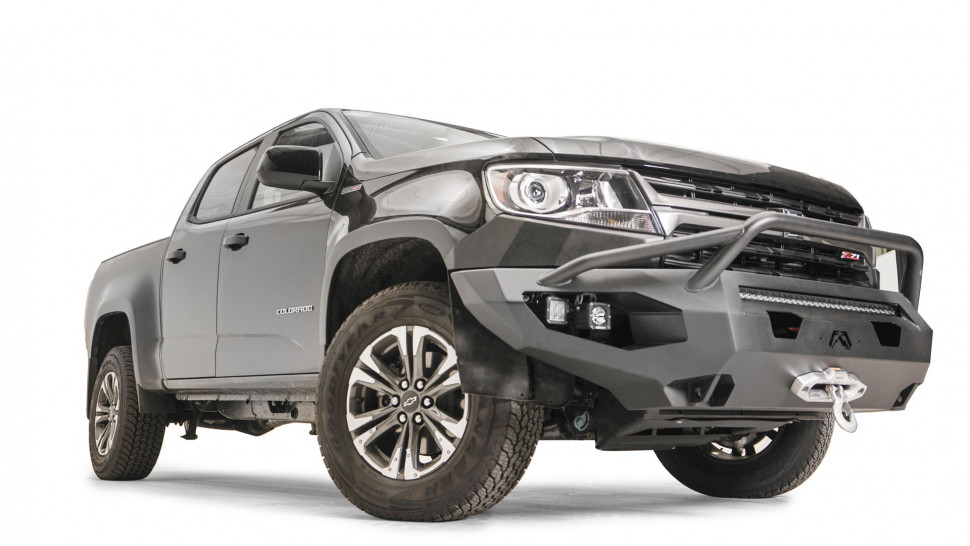 Передний бампер с центральной дугой Matrix Chevrolet Colorado 21-22 Fab Fours CC21-X5152-1