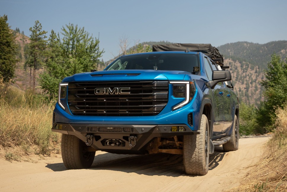 Боковые подножки Chevrolet Silverado/GMC Sierra 1500 19-25 Crew Cab OE Plus DV8 Offroad SRCS1-01
