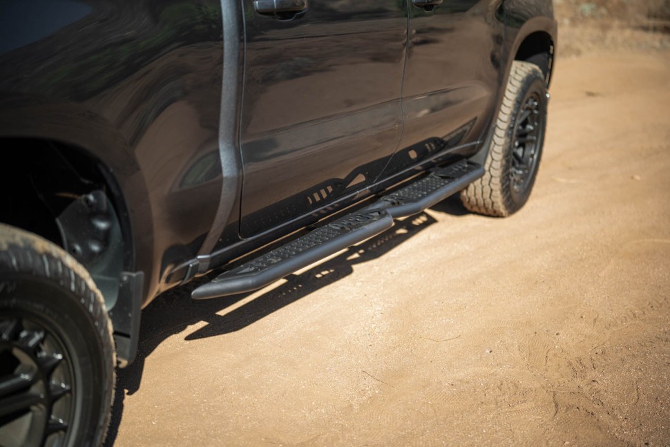 Боковые подножки Chevrolet Silverado/GMC Sierra 1500 19-25 Crew Cab OE Plus DV8 Offroad SRCS1-01