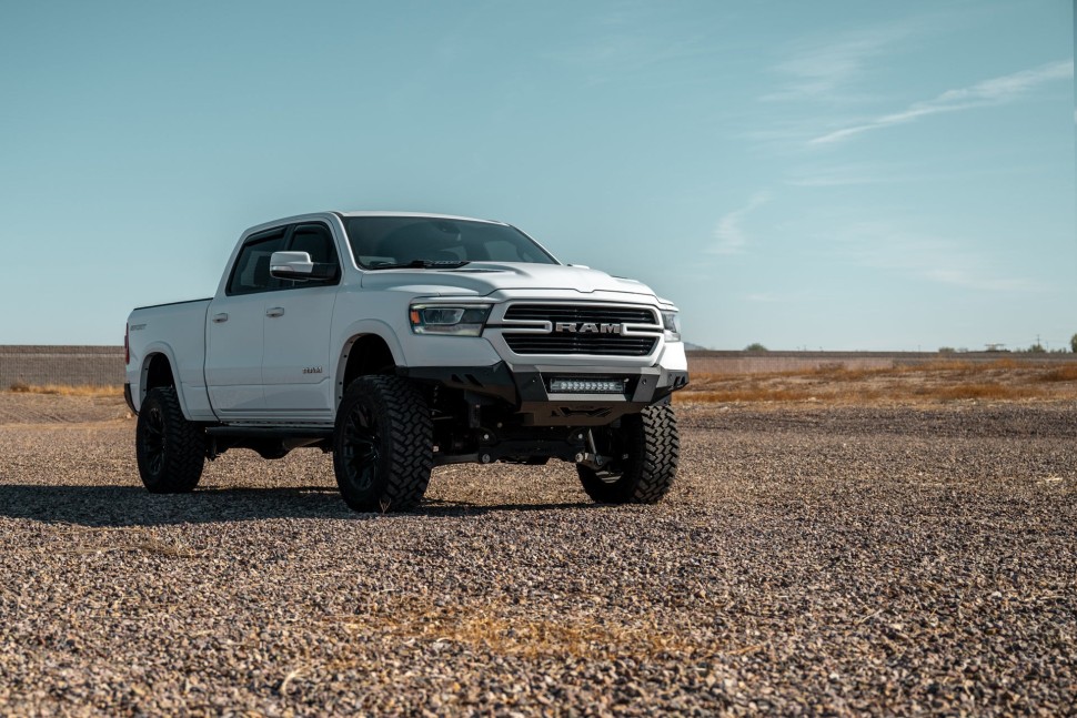 Передний бампер Dodge Ram 1500 19-24 Addictive Desert Designs F550305080103