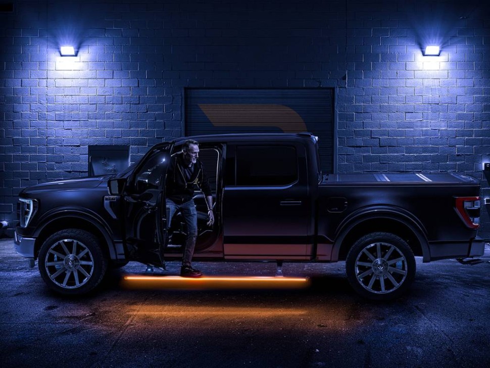 Электрические подножки Dodge Ram 1500/2500/3500 18-24 PowerStep Vision AMP Research 96239-01A