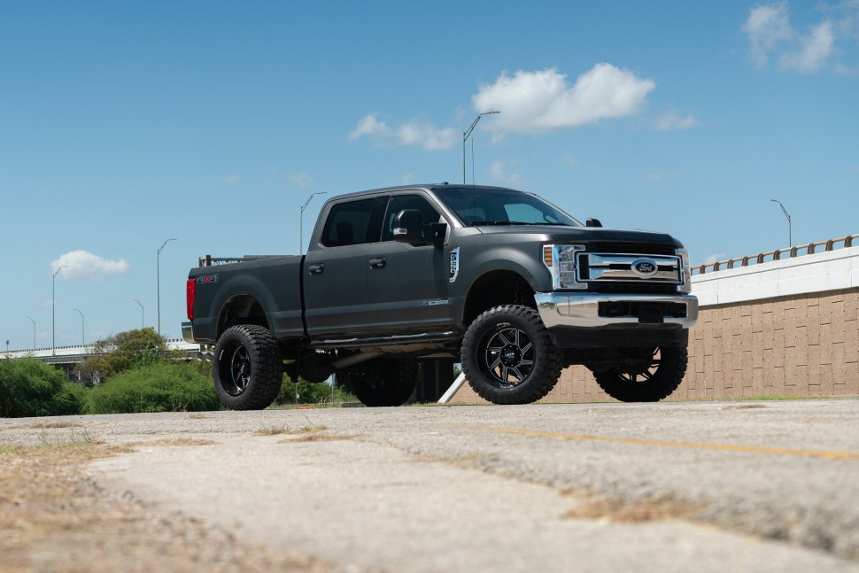 Колісний диск Moto Metal Hurricane Gloss Black Milled 20x12 ET-44 MO99721250344NL