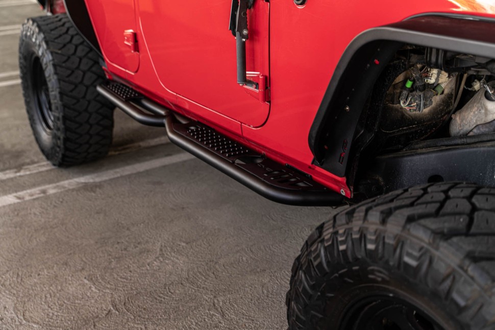 Боковые подножки Jeep Wrangler JK 07-18 4 Door OE Plus DV8 Offroad SRJK-08