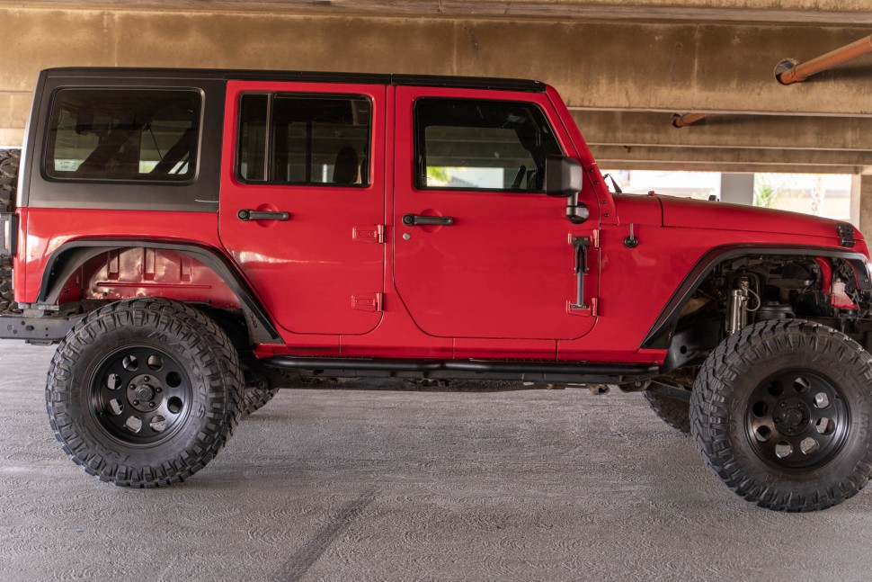 Боковые подножки Jeep Wrangler JK 07-18 4 Door OE Plus DV8 Offroad SRJK-08