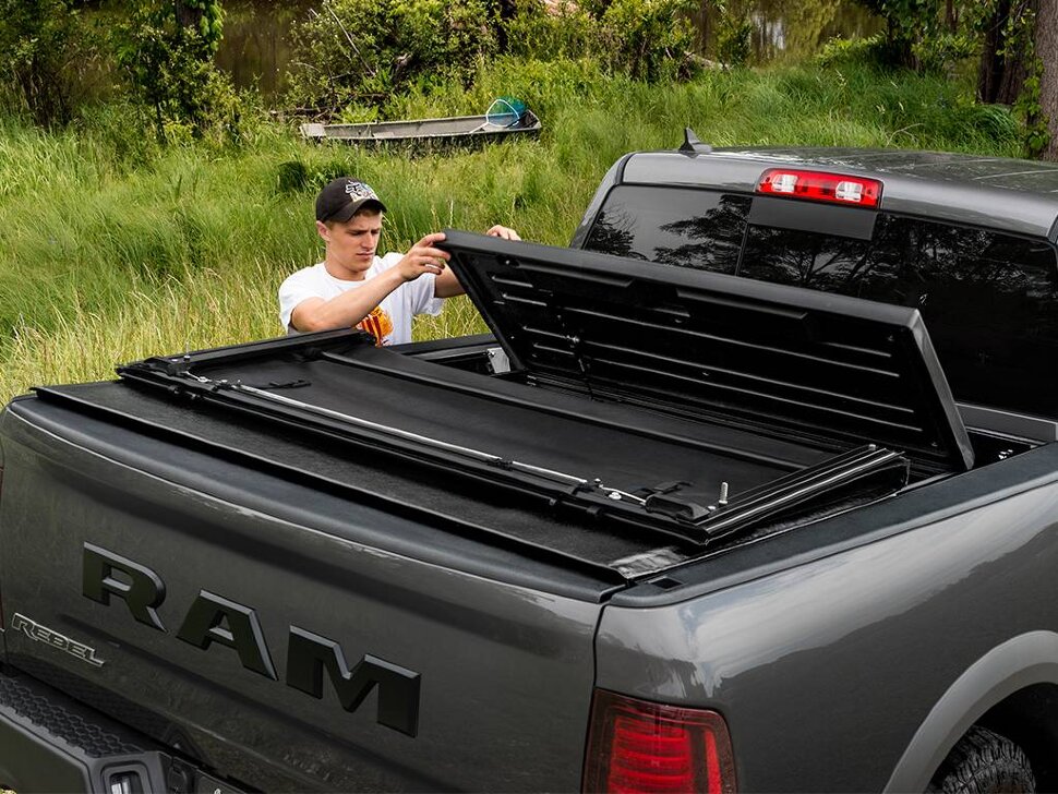 Крышка багажника складная мягкая Dodge Ram 1500 19-25 6'4" Deuce TruXedo 786901