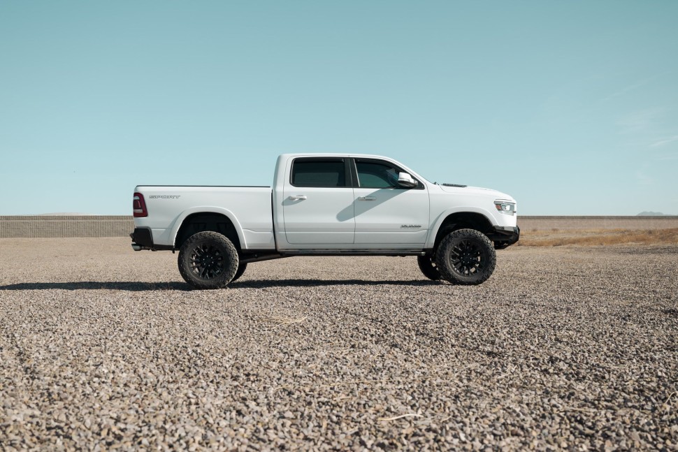 Задний бампер Dodge Ram 1500 19-24 Addictive Desert Designs R55020NA0103