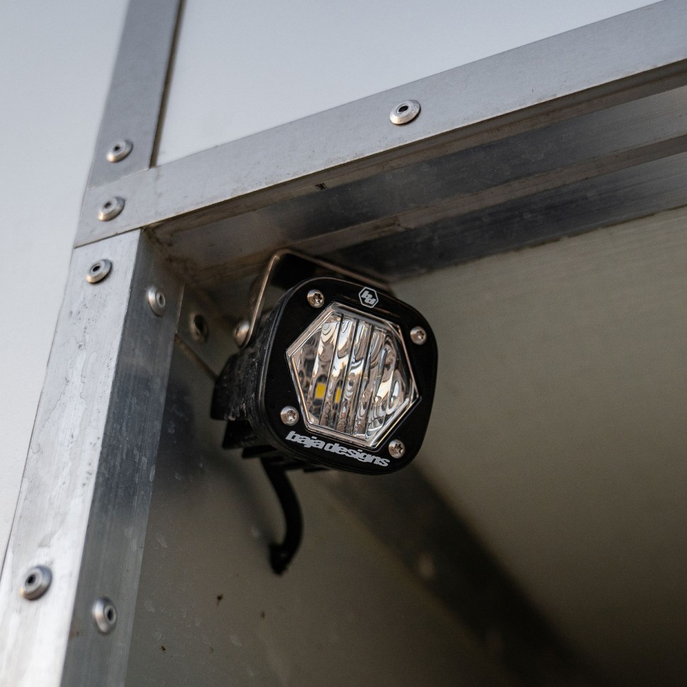 Дополнительная LED фара 2.1x2.1" Work/Scene S1 Baja Designs 380006