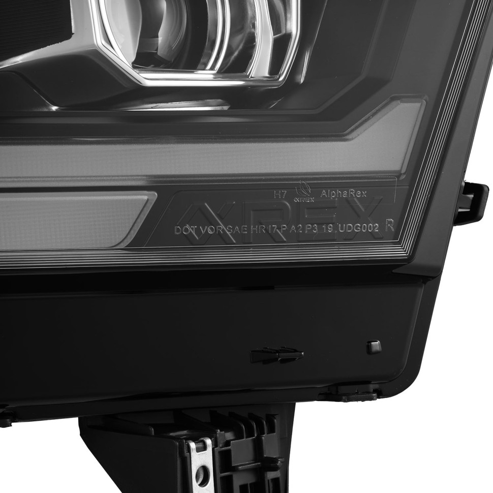 Комплект передних галогеновых фар Dodge Ram 1500 19-24 PRO-Series AlphaRex 880574