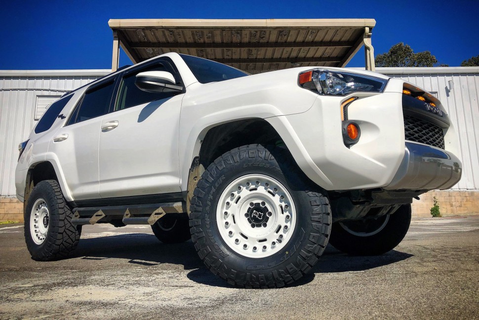 Колісний диск Black Rhino Axle Gloss White 18x9.5 ET-18 1895AXL-86140W12