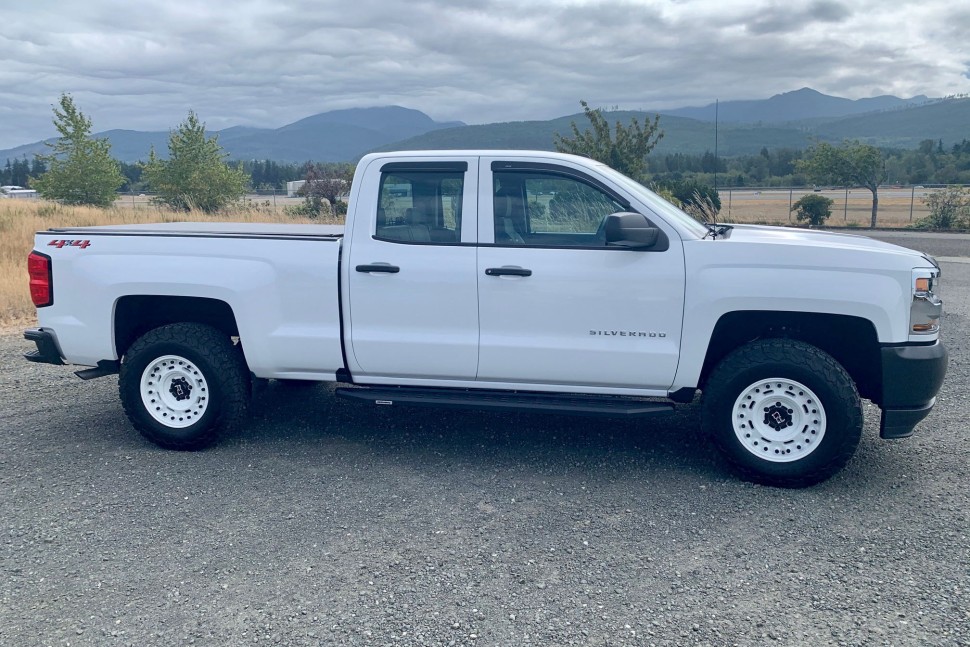 Колісний диск Black Rhino Axle Gloss White 18x9.5 ET-18 1895AXL-86140W12