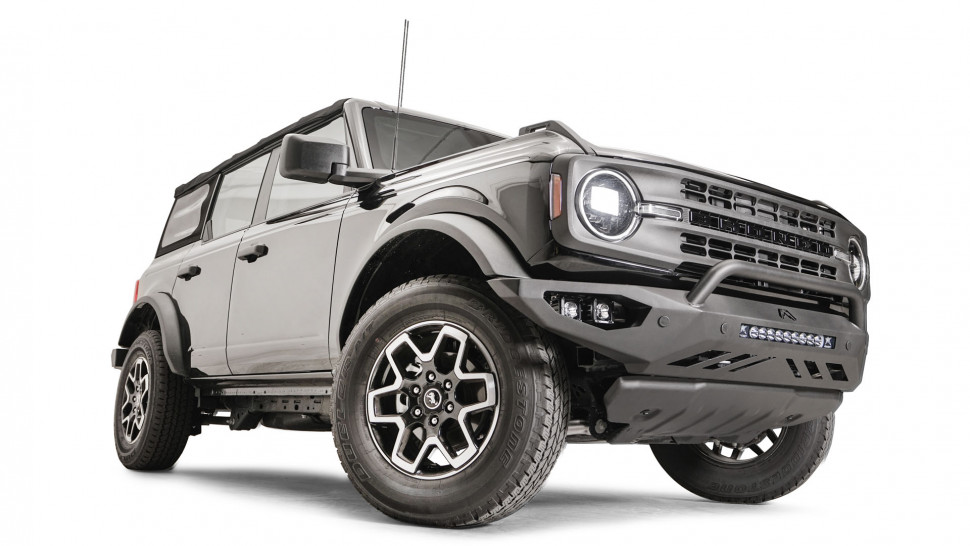 Передний бампер с центральной дугой Vengeance Ford Bronco 21-22 Fab Fours FB21-D5252-1
