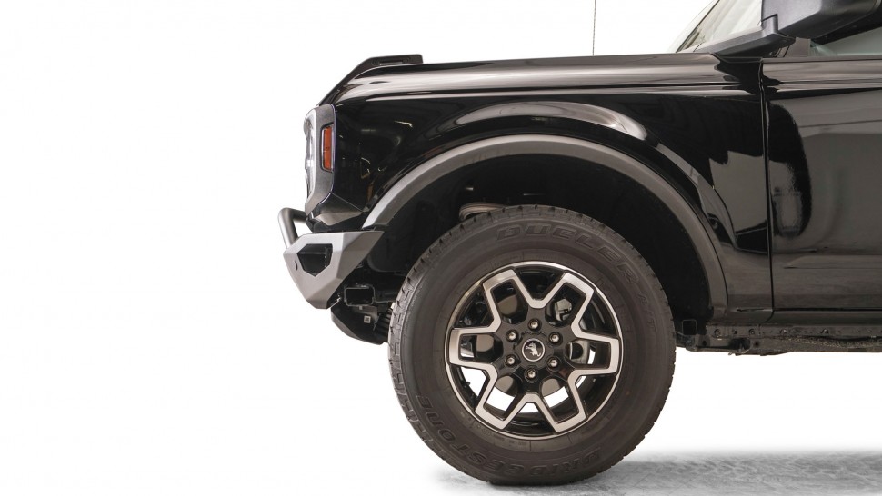 Передний бампер с центральной дугой Vengeance Ford Bronco 21-22 Fab Fours FB21-D5252-1