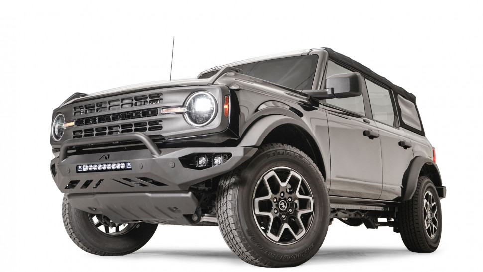 Передний бампер с центральной дугой Vengeance Ford Bronco 21-22 Fab Fours FB21-D5252-1