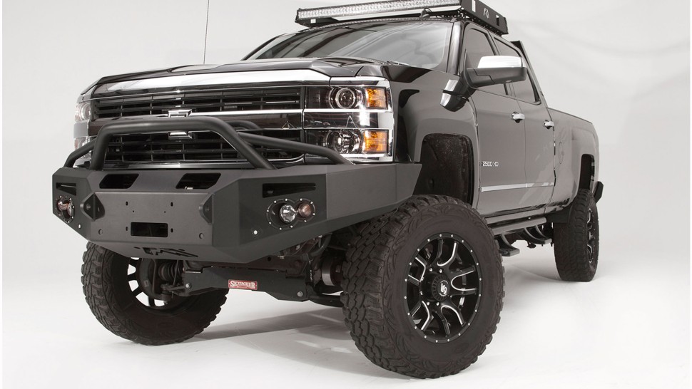 Передний бампер Premium с дугами Chevrolet Silverado 2500/3500 03-07 Fab Fours CH05-A1350-1