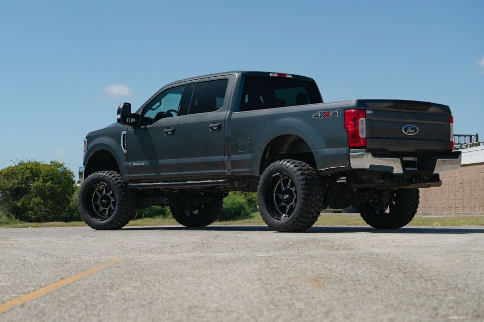 Колесный диск Moto Metal Hurricane Gloss Black Milled 22x12 ET-44 MO99722263344NR