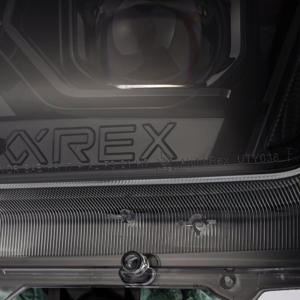 Комплект передних Led фар Toyota 4Runner 10-13 LUXX-Series AlphaRex 880756