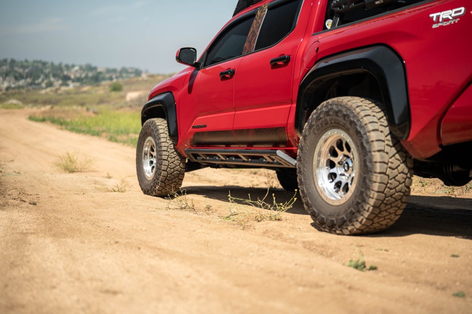 Пороги Rock Sliders Toyota Tacoma 24-25 Double Cab DV8 Offroad SRTT1-04