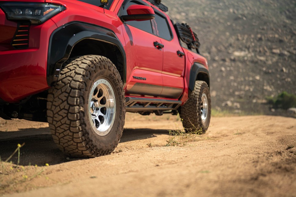 Пороги Rock Sliders Toyota Tacoma 24-25 Double Cab DV8 Offroad SRTT1-04