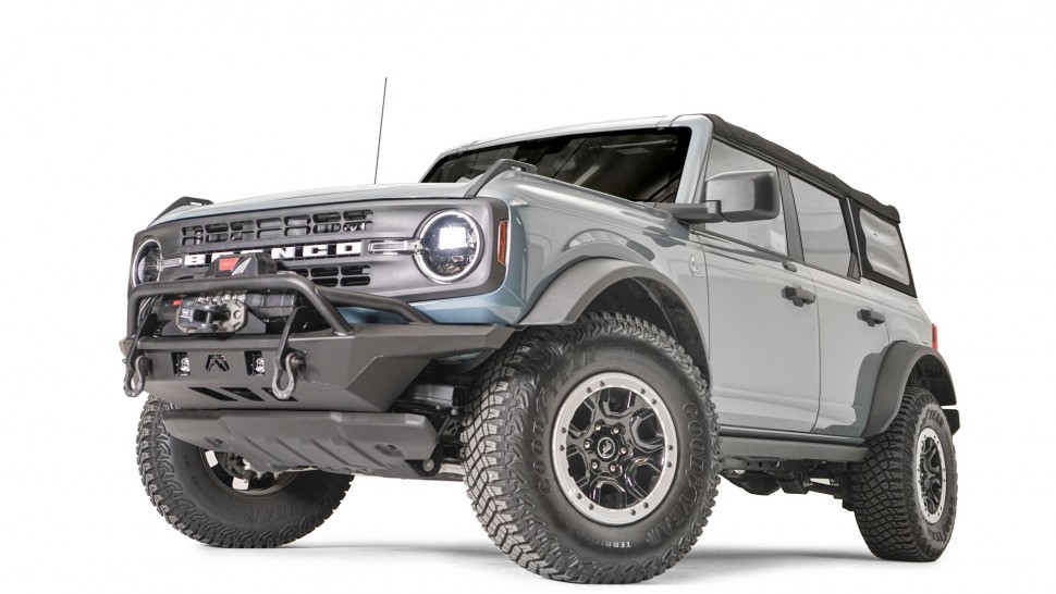 Передний бампер с центральной дугой Stubby Ford Bronco 21-22 Fab Fours FB21-B5252-1