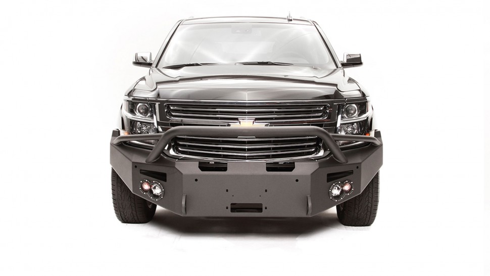 Передний бампер с центральной дугой Premium Chevrolet Suburban 15-20 Fab Fours CS15-F3552-1