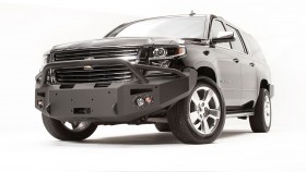 Передний бампер с центральной дугой Premium Chevrolet Suburban 15-20 Fab Fours CS15-F3552-1