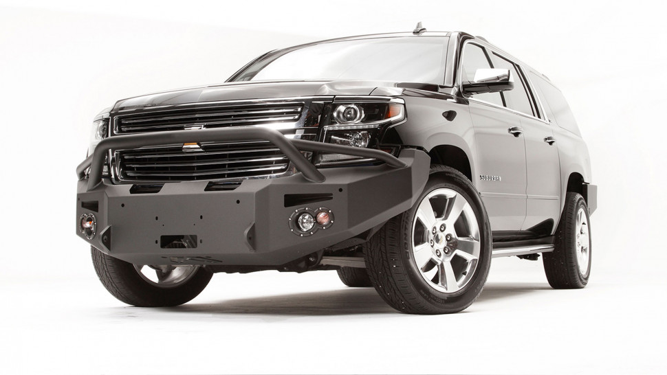 Передний бампер с центральной дугой Premium Chevrolet Suburban 15-20 Fab Fours CS15-F3552-1