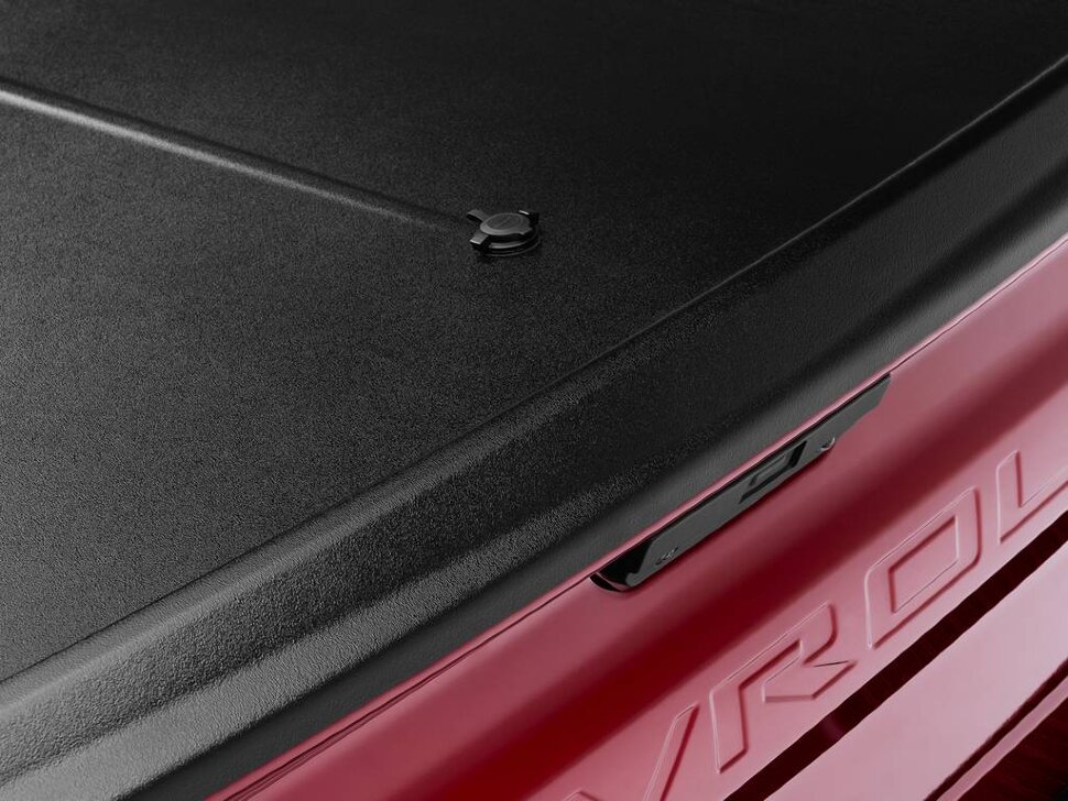 UnderCover UC1116 SE One-piece Truck Bed Tonneau Cover Chevrolet Silverado 1500 14-18 5'8"