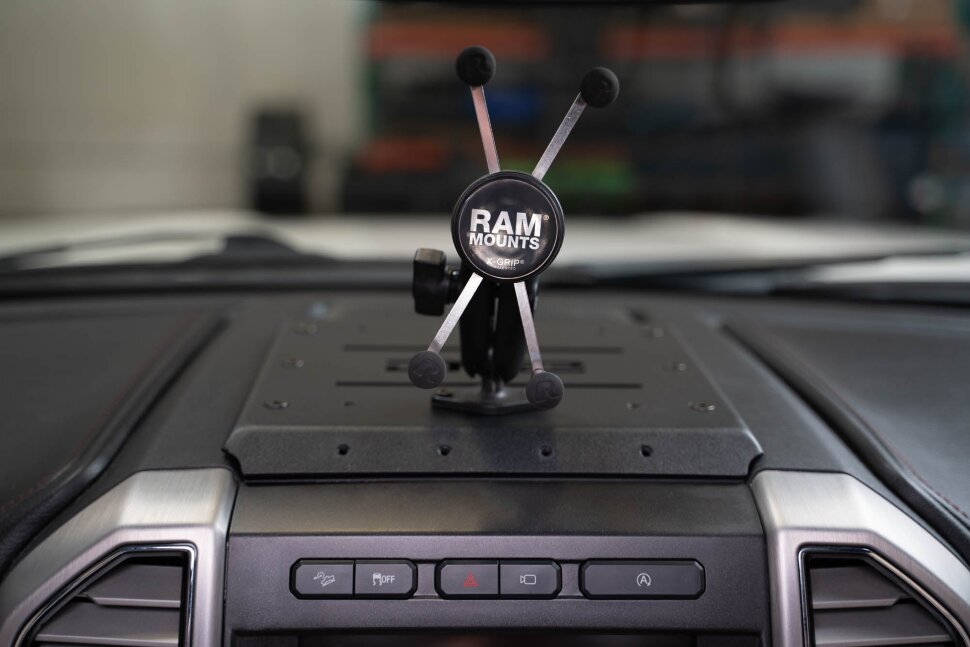 Кріплення для гаджета на панель Ford F-150/F-250/F-350 15-21 DV8 Offroad DMFF-01