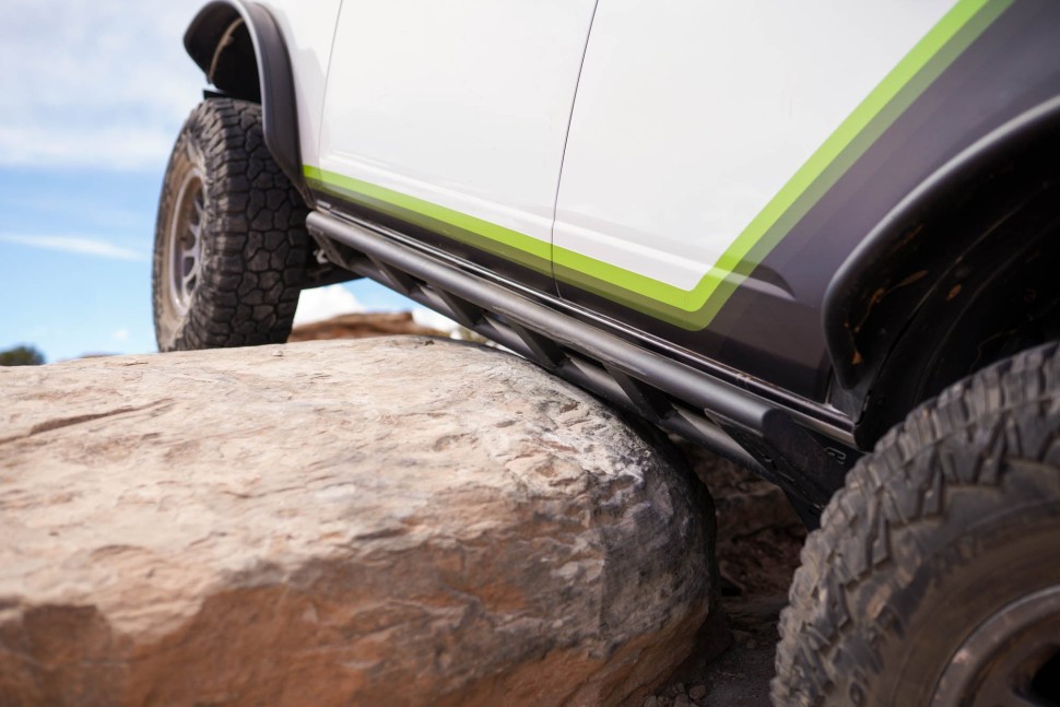 Пороги Rock Sliders Ford Bronco 21-25 4 Door FS-15 DV8 Offroad SRBR-07