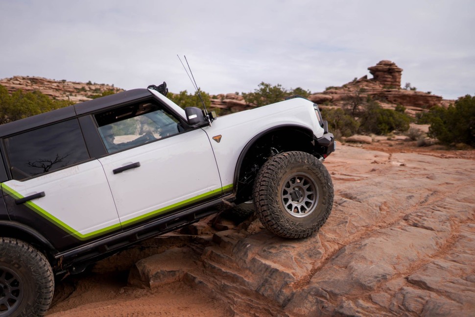 Пороги Rock Sliders Ford Bronco 21-25 4 Door FS-15 DV8 Offroad SRBR-07
