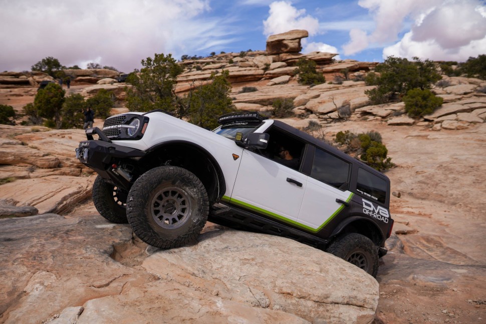 Пороги Rock Sliders Ford Bronco 21-25 4 Door FS-15 DV8 Offroad SRBR-07