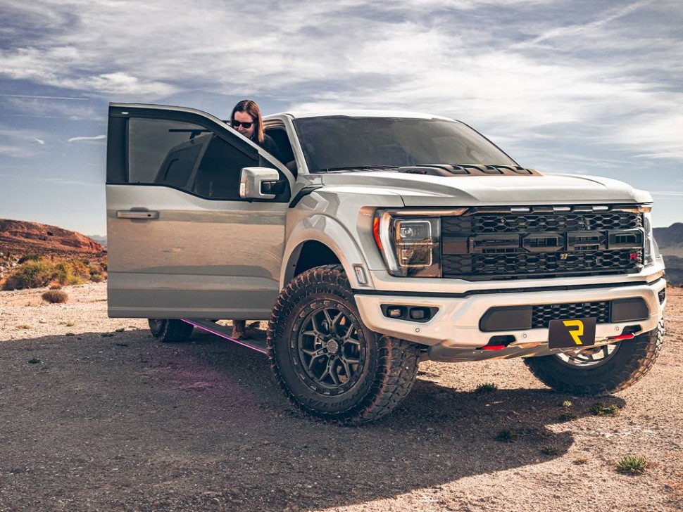 Электрические подножки Toyota Tundra 22-25 PowerStep Vision AMP Research 96338-01A
