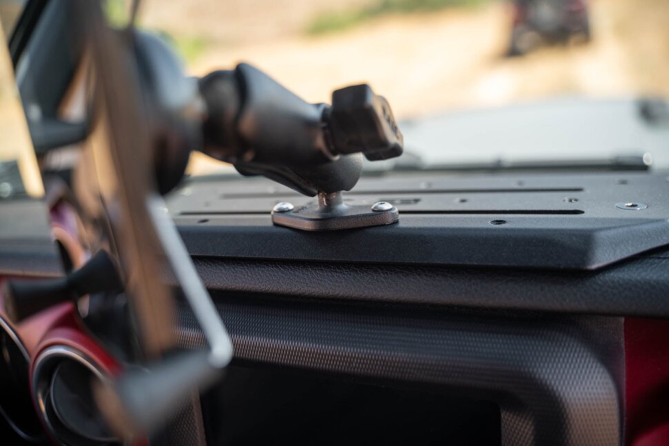 Кріплення для гаджета на панель Jeep Wrangler JL/Gladiator JT 18-23 DV8 Offroad DMJL-02