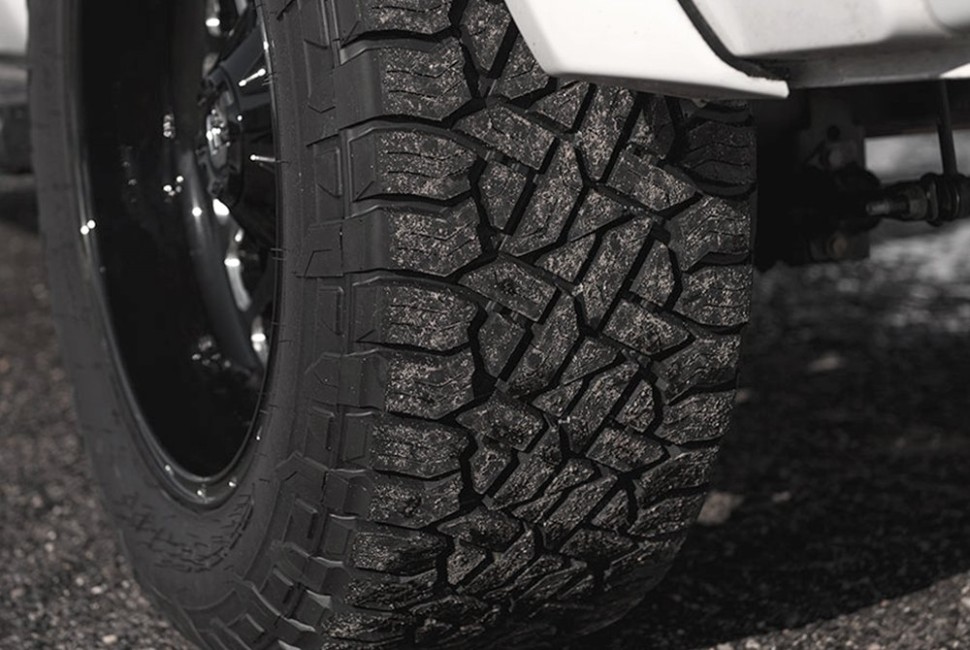 Fuel Offroad RFAT28565R18 Gripper A/T Tire 33x11.5 R18