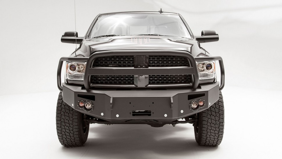 Передній бампер Premium з центральною дугою Dodge Ram 2500/3500 16-18 Fab Fours DR16-C4052-1