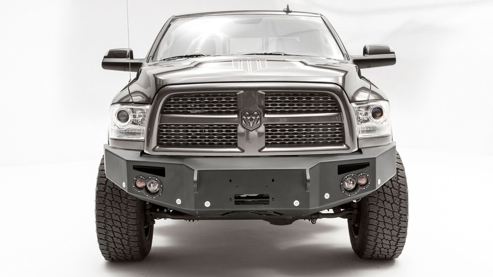 Передній бампер Premium з центральною дугою Dodge Ram 2500/3500 16-18 Fab Fours DR16-C4052-1