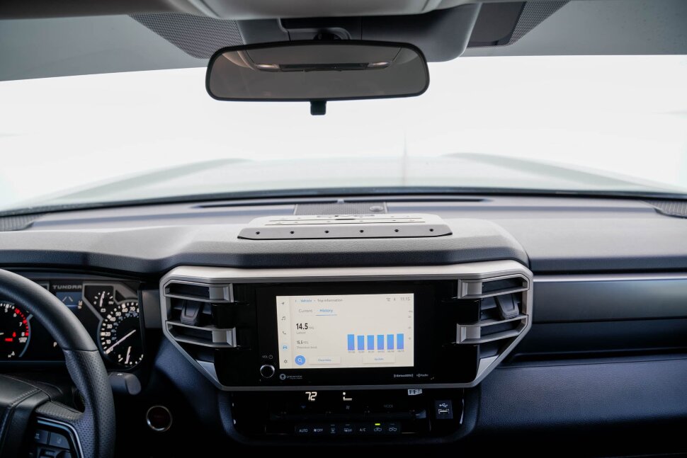 Кріплення для гаджета на панель Toyota Tundra/Sequoia 22-25 DV8 Offroad DMT2-01