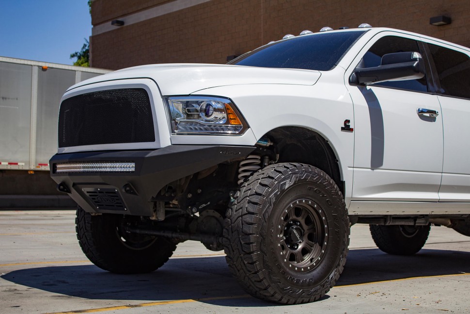 Передний бампер Dodge Ram 2500/3500 10-18 Addictive Desert Designs F511182770103
