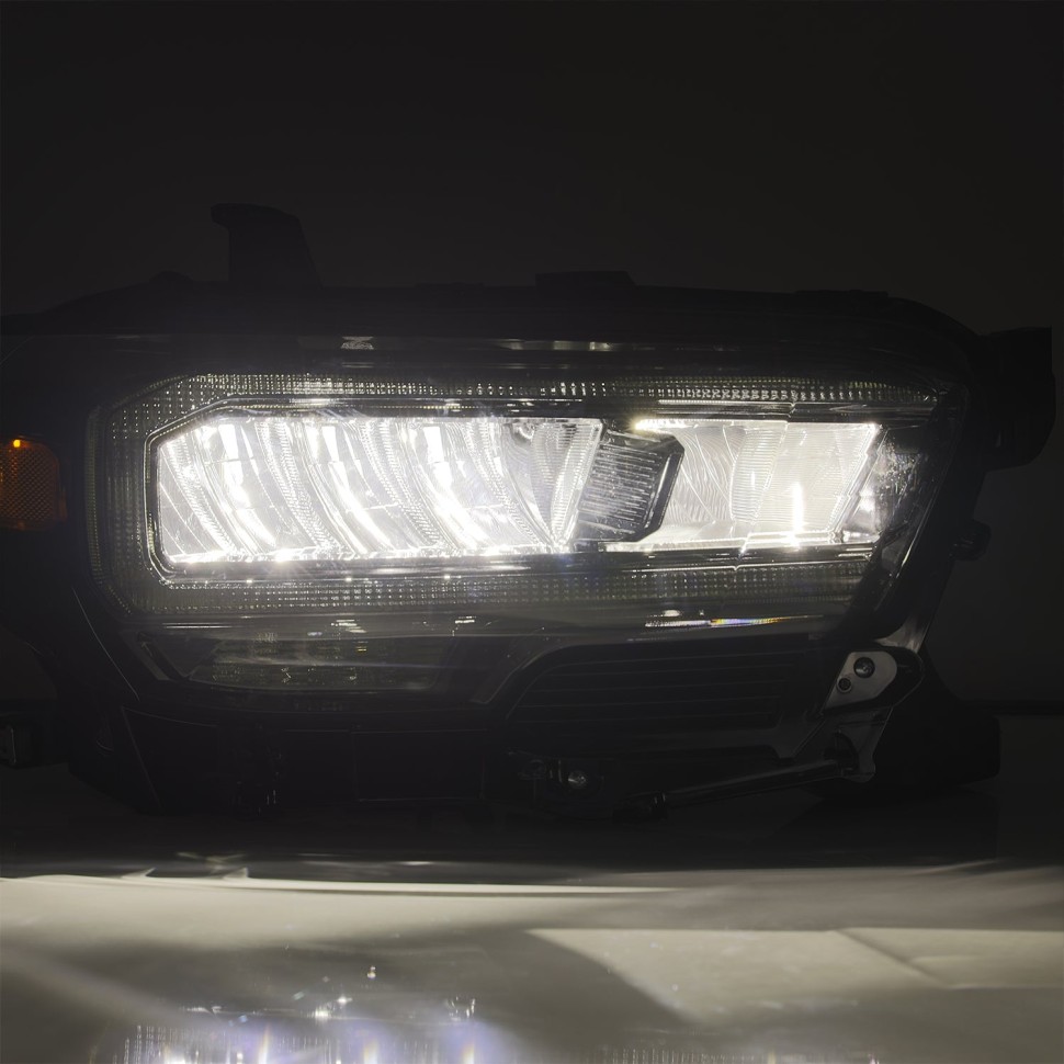 Комплект передних Led фар Toyota Tacoma 16-23 LUXX-Series AlphaRex 880704