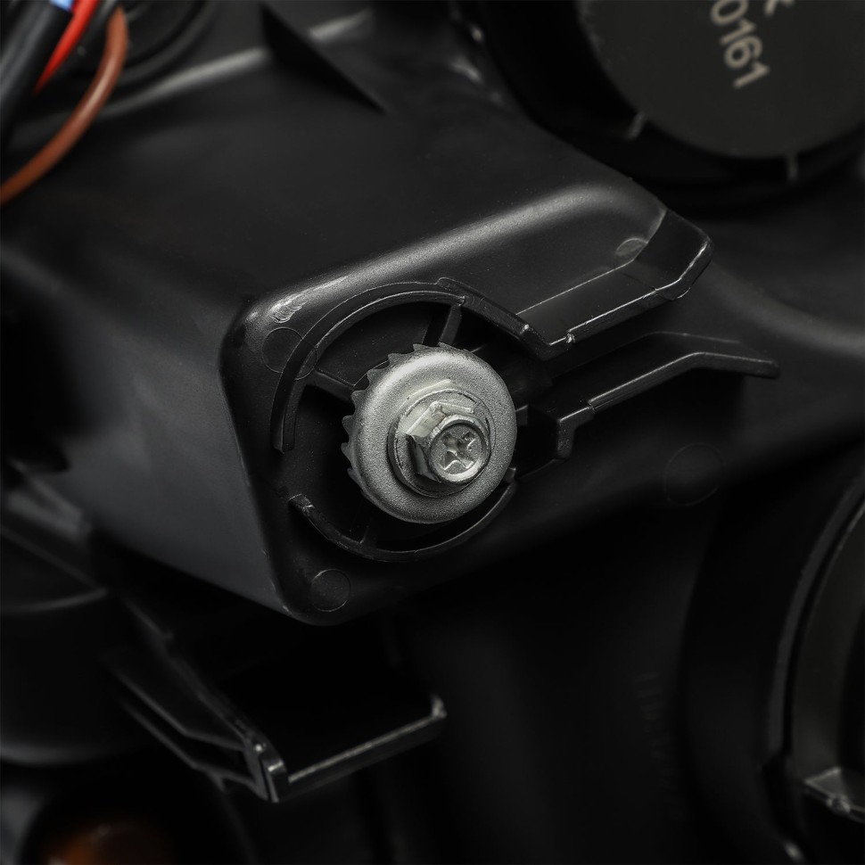 Комплект передних Led фар Toyota Tacoma 16-23 LUXX-Series AlphaRex 880704
